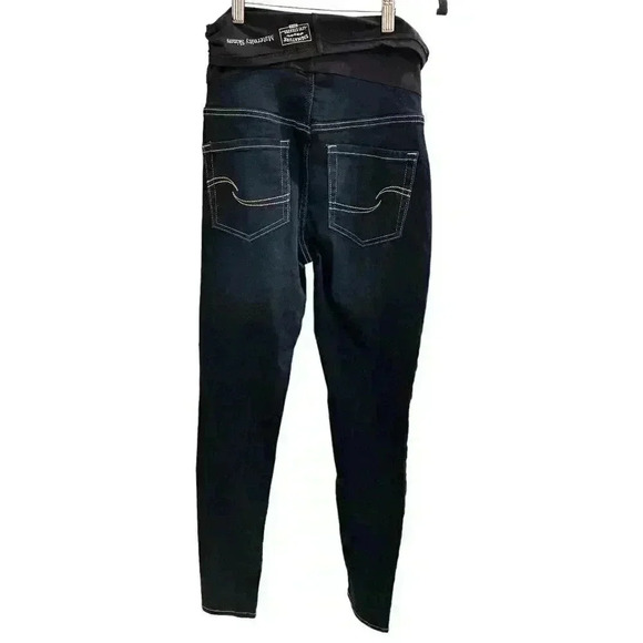 Levi's Signature Maternity Skinny Jeans Size Small.  New With Tags - Picture 2 of 6